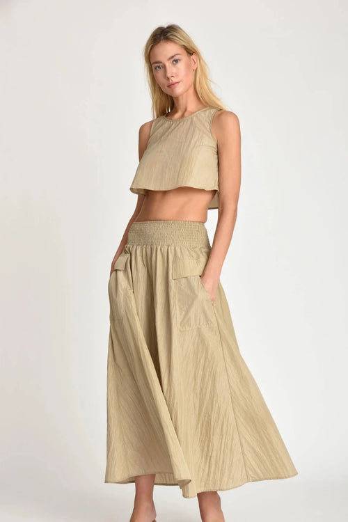 Woman wearing beige Nini top and long skirt from muche et muchette